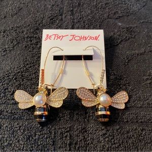 NWT Betsey Johnson Bumblebee Earrings🐝